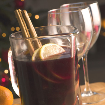 Mulled wine with fruit