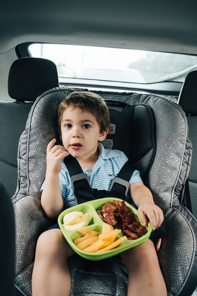 Sådan fodrer du dit barn på vejen