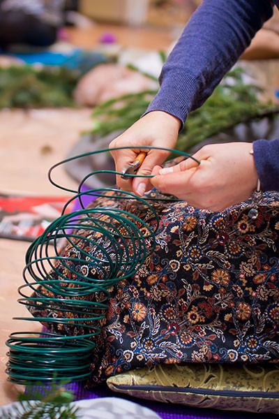 How to decorate a house for the New Year 2015: DIY Christmas wreath, decorate Christmas balls photo