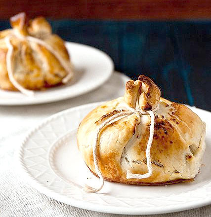 Baked apples in dough