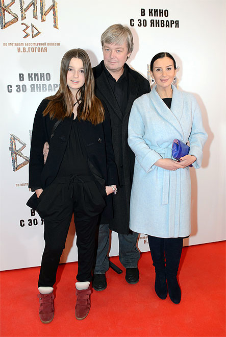 Ekaterina Strizhenova with her husband and daughter