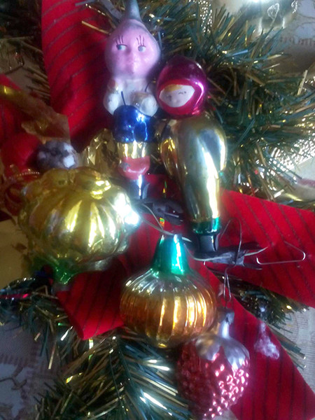 Weihnachtsspielzeug der 30er bis 70er Jahre: Wie man einen Weihnachtsbaum schmückt