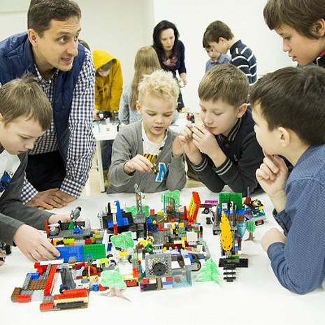 "Yeltsin Center"の "Lego Camp"、写真