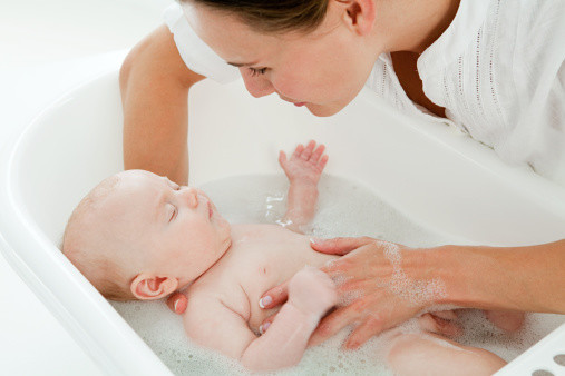 як купати новонародженого
