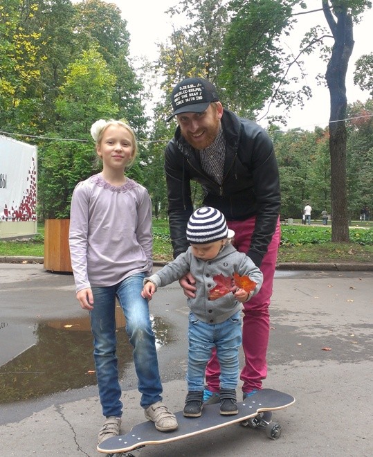 Gabriel Gordeyev with children