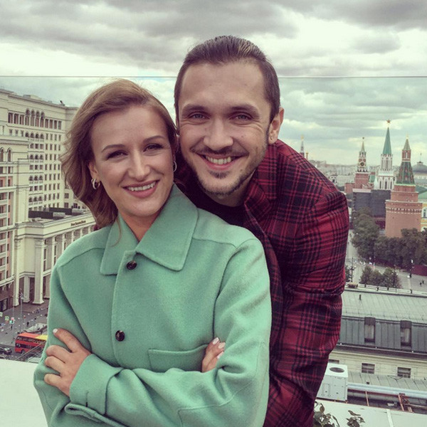 Volosozhar and Trankov are waiting for the child