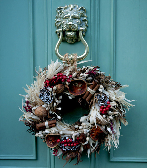 How to decorate a house for the New Year and Christmas in a European style