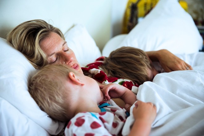איך ללמד ילד לישון בנפרד