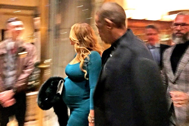 Pregnant Beyonce at the party after the Oscars
