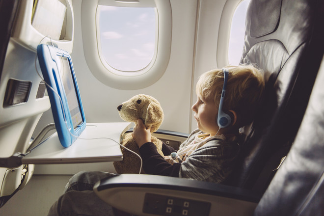 Hvordan man håndterer barnet i flyet - flyvning med børn