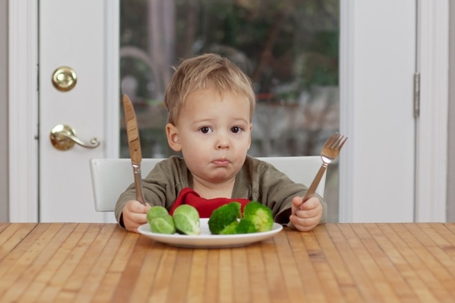 子供は食事を拒否します