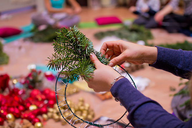 How to decorate a house for the New Year 2015: DIY Christmas wreath, decorate Christmas balls photo