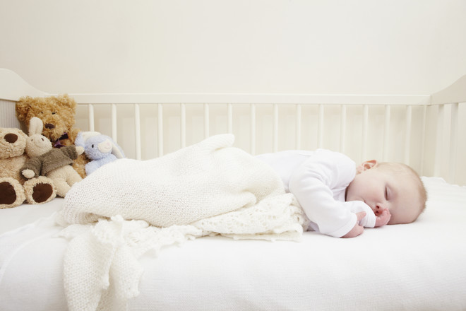 子供に一人で眠るように教える方法