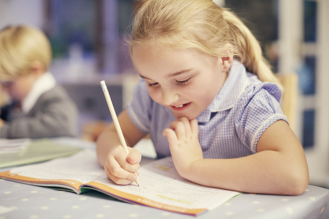Wie man die Handschrift eines Kindes korrigiert