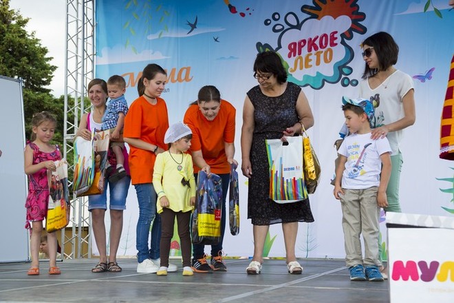 Action Dom.ru and Woman'd Day "Bright summer" in Volgograd