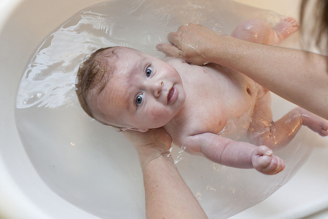 אמבטיות לתינוקות