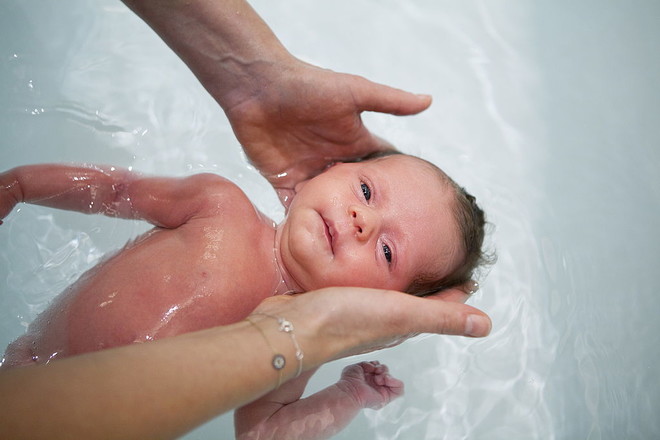 新生児を浴びる方法