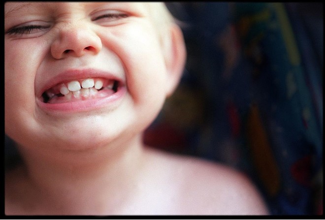 скільки зубів у дитини в 2 роки