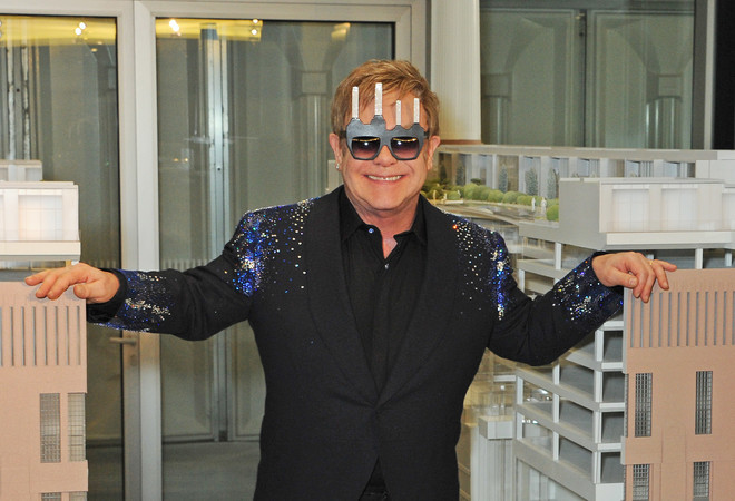 Elton John osti talon, jossa oli 12 makuuhuonetta ja maanalainen autotalli