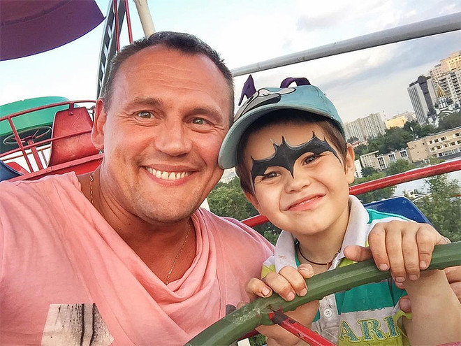 Oğlu Vanya ile Stepan Menshchikov, fotoğraf