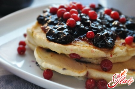 pancake with berries