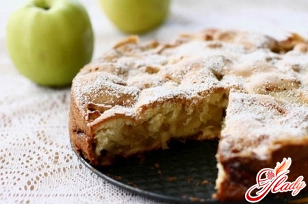 biscuit cake with apples