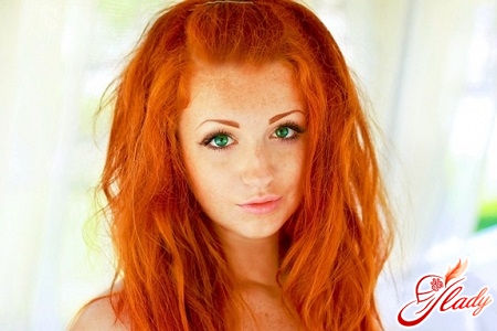 red hair color for green eyes