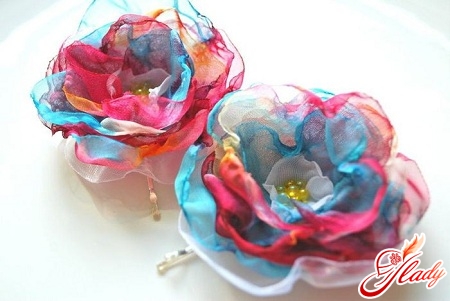 beautiful flowers from organza by own hands