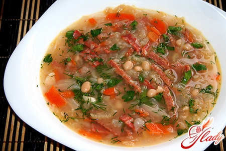 гороховий суп з ковбасою рецепт