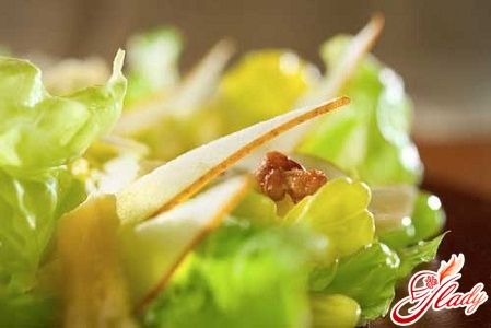 salad with pears