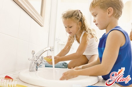 як привчити дитину чистити зуби