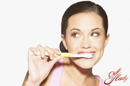 teeth whitening with folk remedies