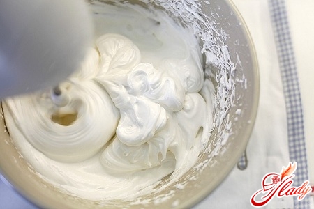 how to prepare a cream for a cake at home
