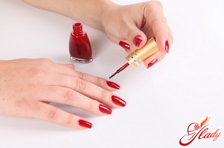 how to make a manicure on short nails correctly
