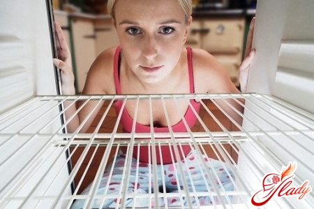 How to remove the smell from the refrigerator