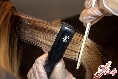 процес кератинового випрямлення волосся