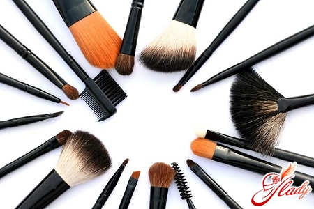what brushes are needed for makeup