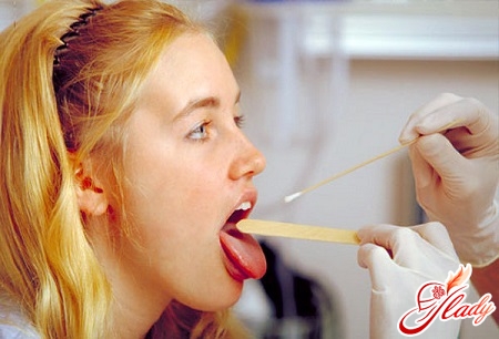 doctor's examination of the tongue