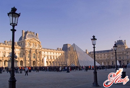 Pariser Sehenswürdigkeiten des Louvre