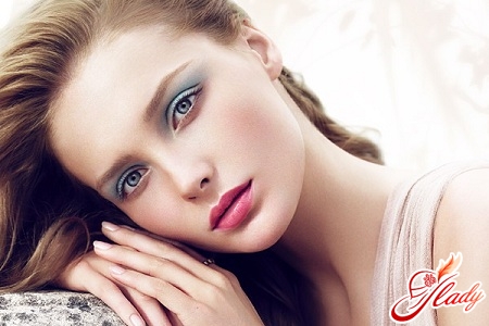 make-up pro šedo-modré oči
