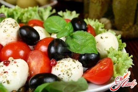 salad with corn and olives