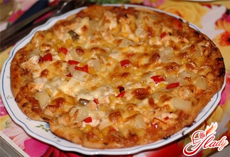 simple pizza with chicken and pineapple