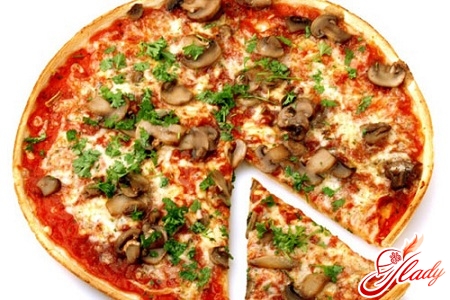 піца з куркою і грибами
