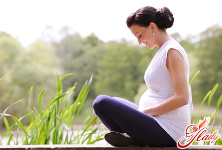 Årsagerne til udseendet af pigmentpletter i graviditeten