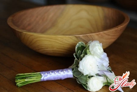 beautiful gifts for a wooden wedding
