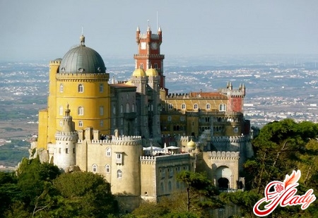 Palast und Schaum in der Stadt Sintra