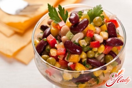 salad with green peas and corn