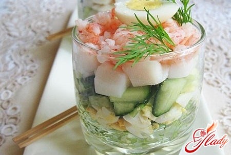 апетитний салат з кальмарів з рисом