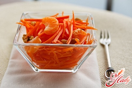salad of apples and carrots