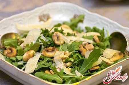 Salat med friske champignoner